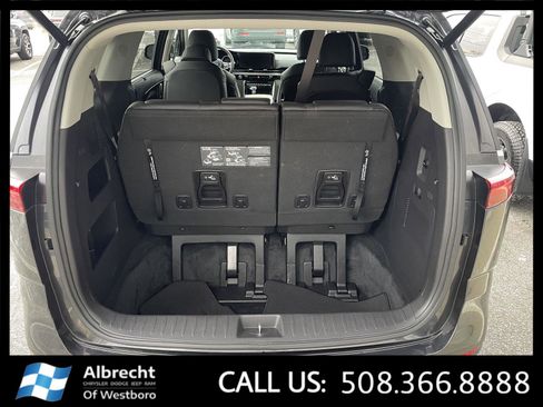 Used 2024 Kia Carnival EX image 15