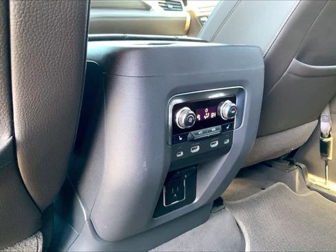 Used 2021 GMC Yukon Denali w/ Denali Ultimate Package image 31