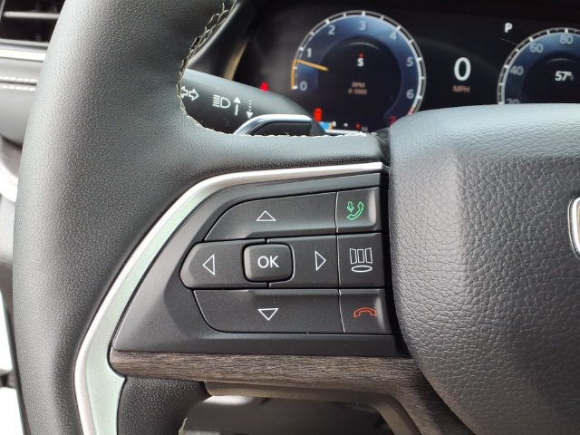 Used 2025 Jeep Grand Cherokee Limited AWD/4WD image 16