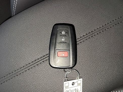 Used 2025 Toyota RAV4 Limited image 29