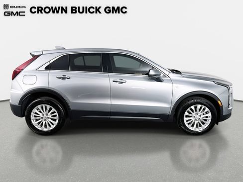 Used 2024 Cadillac XT4 Luxury w/ Cold Weather Package image 5