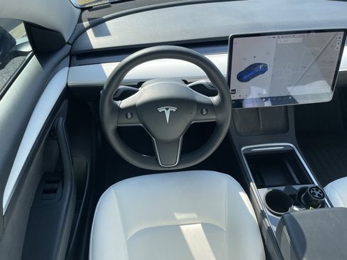 Used 2021 Tesla Model 3 Standard Range Plus image 23