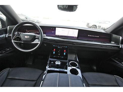 Used 2025 Cadillac Escalade Sport w/ LPO, Floor Liner Package RWD image 9