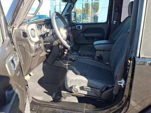Used 2024 Jeep Wrangler Sport S image 9