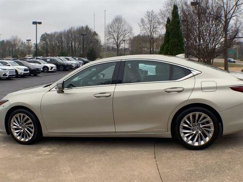 Certified 2022 Lexus ES 300h Ultra Luxury w/ Accessory Package 2 image 5