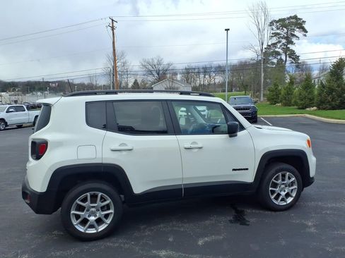 Used 2022 Jeep Renegade Latitude AWD/4WD image 6