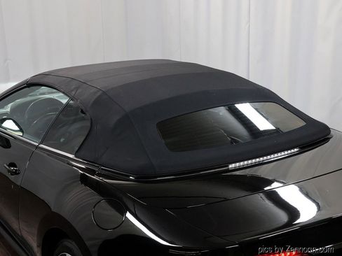 Used 2015 Maserati GranTurismo Sport image 11