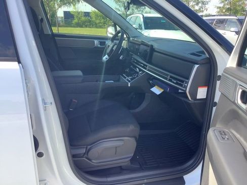Used 2026 Hyundai Santa Fe SE AWD/4WD image 16