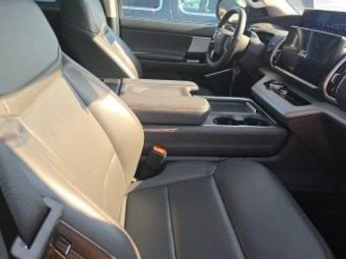 Used 2025 Ford Expedition Active AWD/4WD image 6