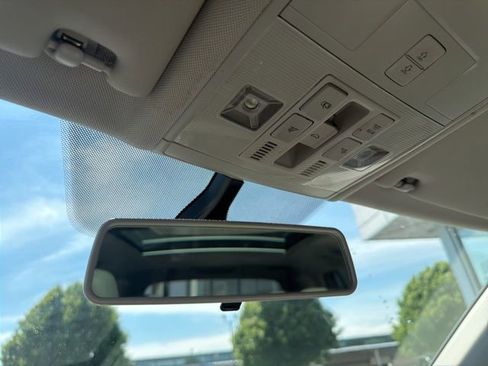 Used 2018 Volkswagen Tiguan SEL FWD image 48