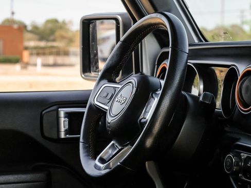Used 2023 Jeep Gladiator Mojave AWD/4WD image 16