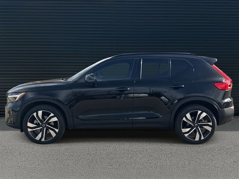 Certified 2024 Volvo XC40 B5 Plus w/ Climate Package image 8