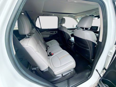 Used 2025 Honda Pilot Touring image 26