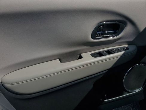 Used 2016 Honda HR-V EX image 19