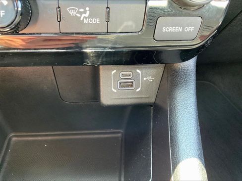 Used 2024 Jeep Compass Latitude AWD/4WD image 15