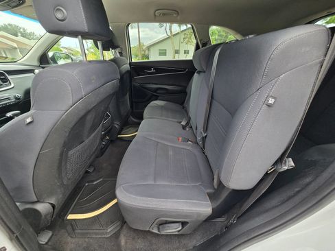 Used 2019 Kia Sorento FWD V6 image 21