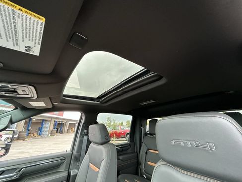 Used 2024 GMC Sierra 2500 AT4 w/ AT4 Premium Plus Package AWD/4WD image 19