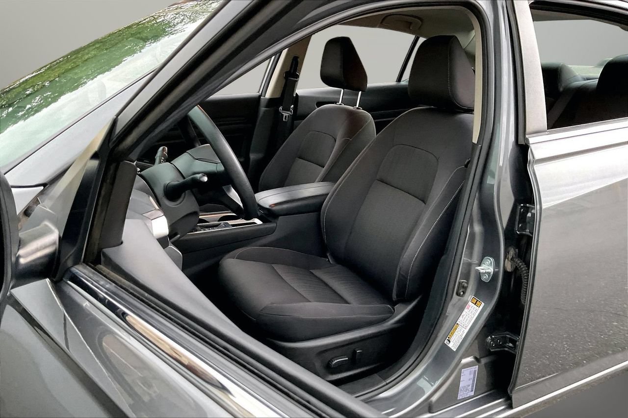Used 2024 Nissan Altima 2.5 SV FWD image 20