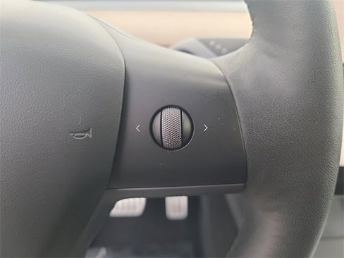 Used 2023 Tesla Model Y Long Range image 27