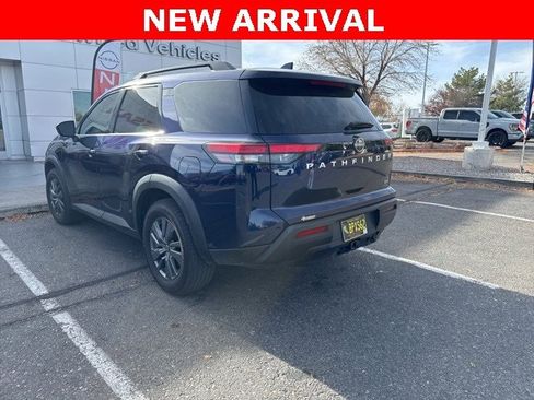 Used 2022 Nissan Pathfinder SV w/ SV Premium Package image 4