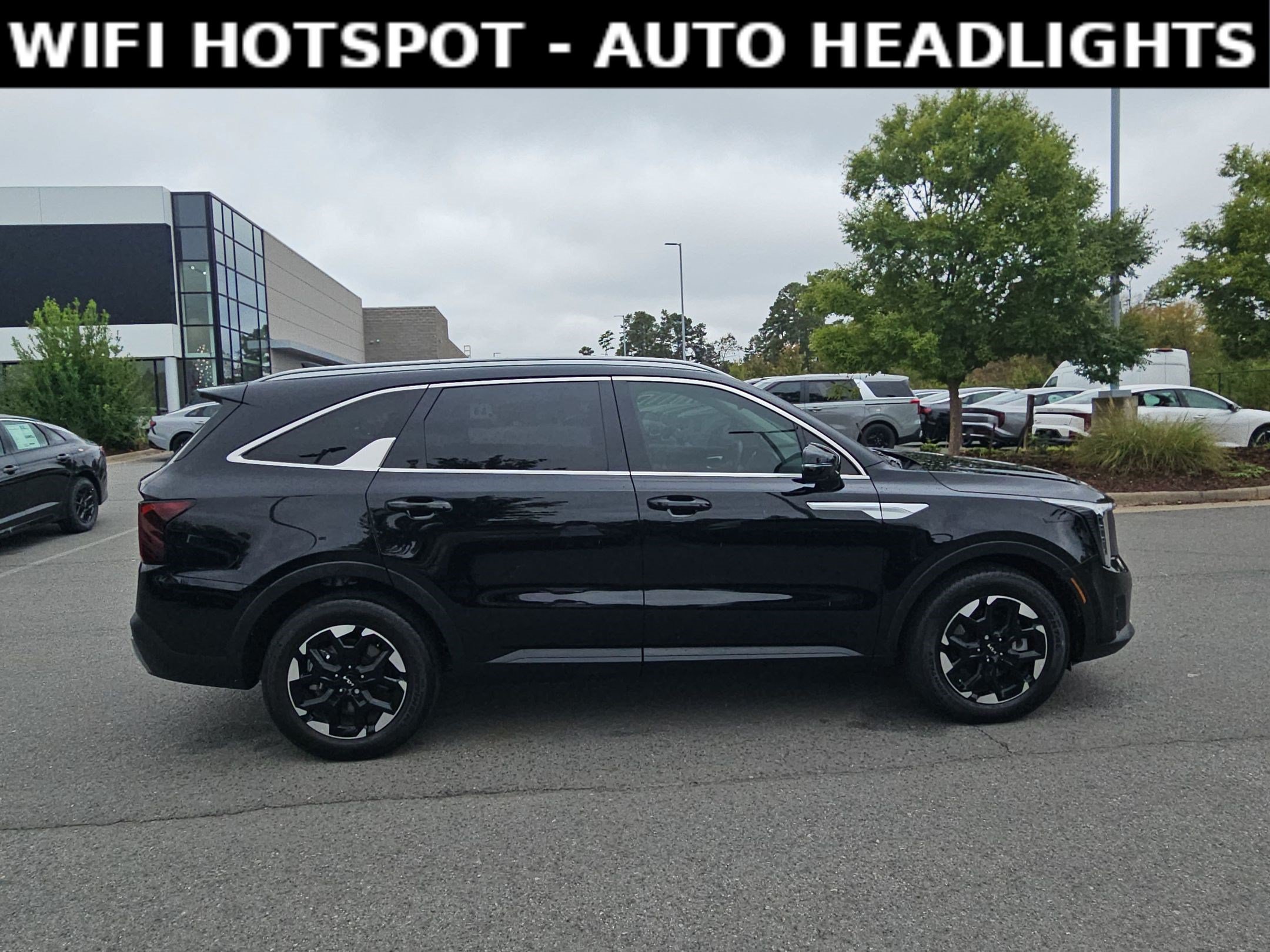 Used 2025 Kia Sorento S w/ Panoramic Sunroof Package FWD image 8