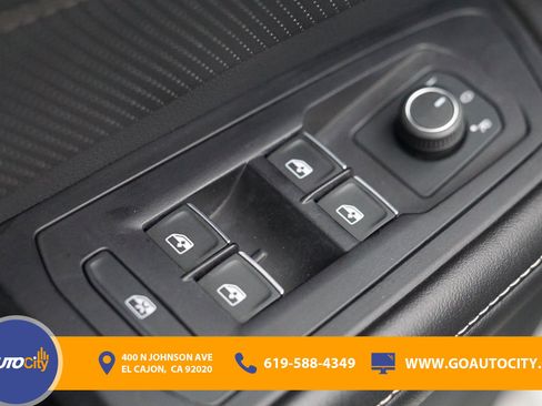 Used 2024 Volkswagen Atlas SE image 19