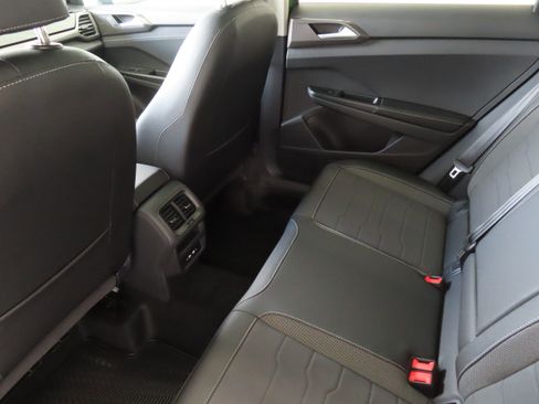 New 2026 Volkswagen Taos SE FWD image 23