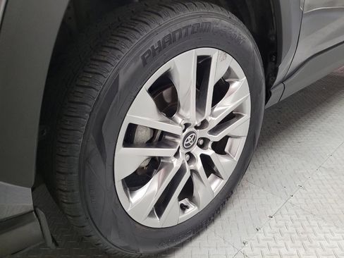 Used 2020 Toyota RAV4 XLE Premium w/ Carpet Mat Package FWD image 31