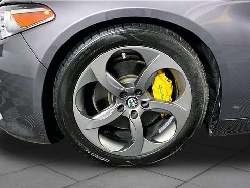 Used 2019 Alfa Romeo Giulia w/ Quick Order Package 22K Sport RWD image 11