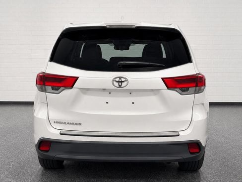 Used 2019 Toyota Highlander LE FWD image 3