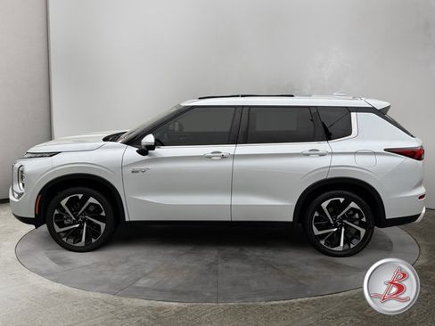 Used 2024 Mitsubishi Outlander SE image 4