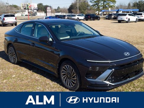New 2025 Hyundai Sonata Limited image 2