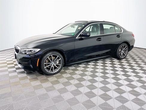 Used 2022 BMW 330i xDrive Sedan w/ Premium Package 2 image 4