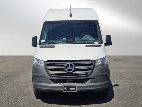 Used 2025 Mercedes-Benz Sprinter 2500 image 8