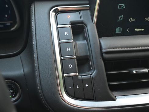 Used 2024 Chevrolet Tahoe High Country AWD/4WD image 15
