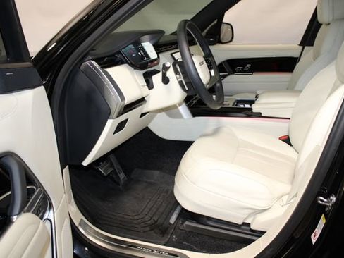 Used 2025 Land Rover Range Rover SE AWD/4WD image 7