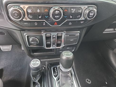 Used 2022 Jeep Wrangler Unlimited Sport AWD/4WD image 9
