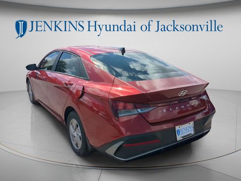 New 2025 Hyundai Elantra SE w/ Cargo Package FWD image 8