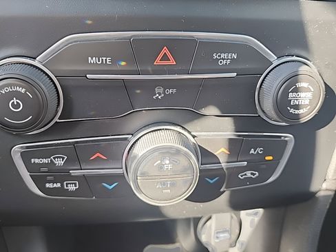 Used 2017 Dodge Charger SXT image 18