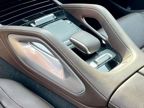 Used 2022 Mercedes-Benz GLS 450 4MATIC image 11