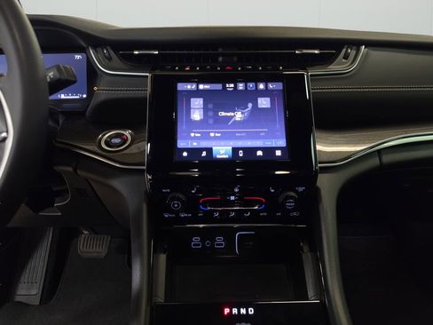 Used 2023 Jeep Grand Cherokee Altitude image 20