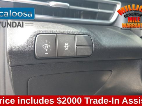 Used 2025 Hyundai Elantra SEL FWD image 14