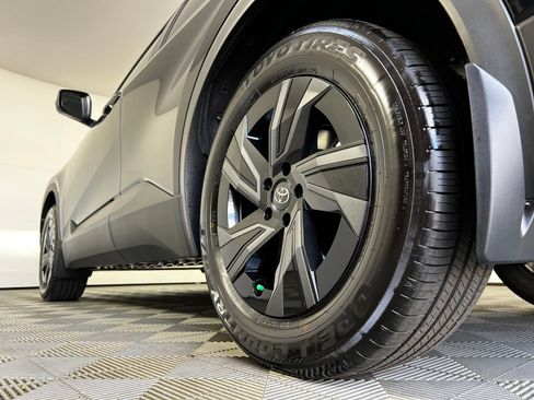 Used 2026 Toyota C-HR AWD/4WD image 26