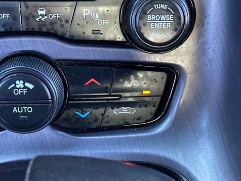 Used 2016 Dodge Challenger R/T Plus RWD image 29