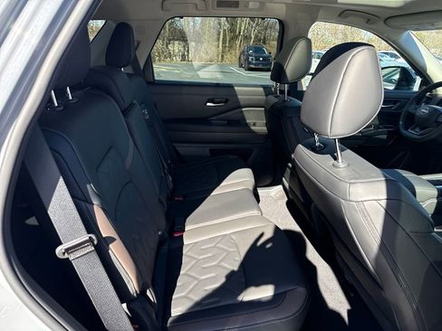 New 2026 Nissan Pathfinder Platinum w/ Cargo Package FWD image 29