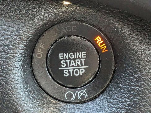 Used 2019 Jeep Cherokee Trailhawk w/ Comfort/Convenience Group image 33