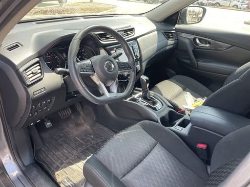 Used 2017 Nissan Rogue SV w/ SV Premium Package image 5