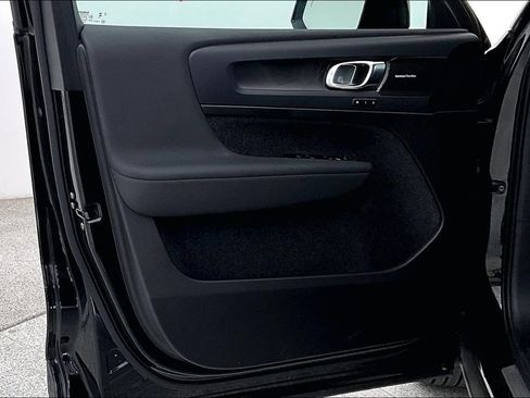 Used 2024 Volvo XC40 Recharge Ultimate w/ Protection Package Premier image 23