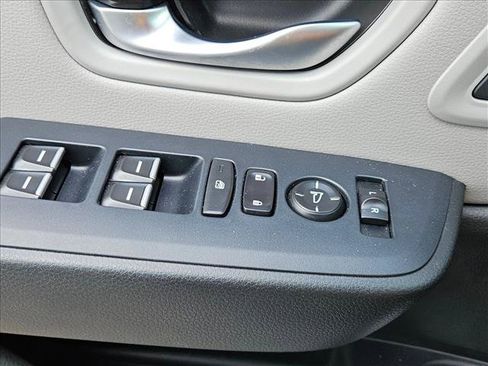 Used 2025 Honda Pilot EX-L image 8