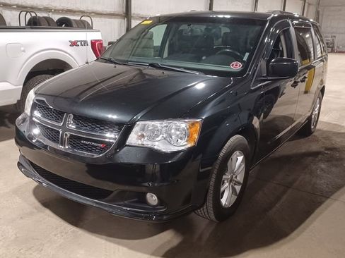Used 2019 Dodge Grand Caravan SXT image 1